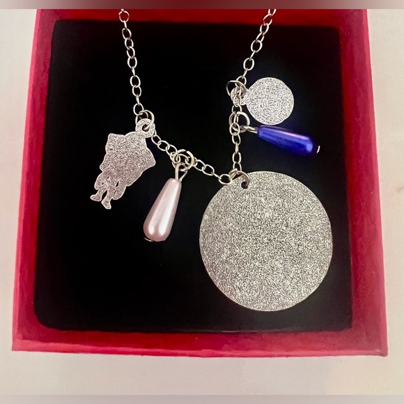 Stranger Things Themed Charm Necklace with Alphabet Wall + 3 Charms & Gift 🎁 - Picture 9 of 10